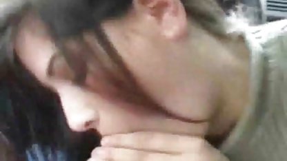 که او یکی از عجایب - اشلی رابرتز گشت و گذار در نیمکت سکس سگ با زن خارجی